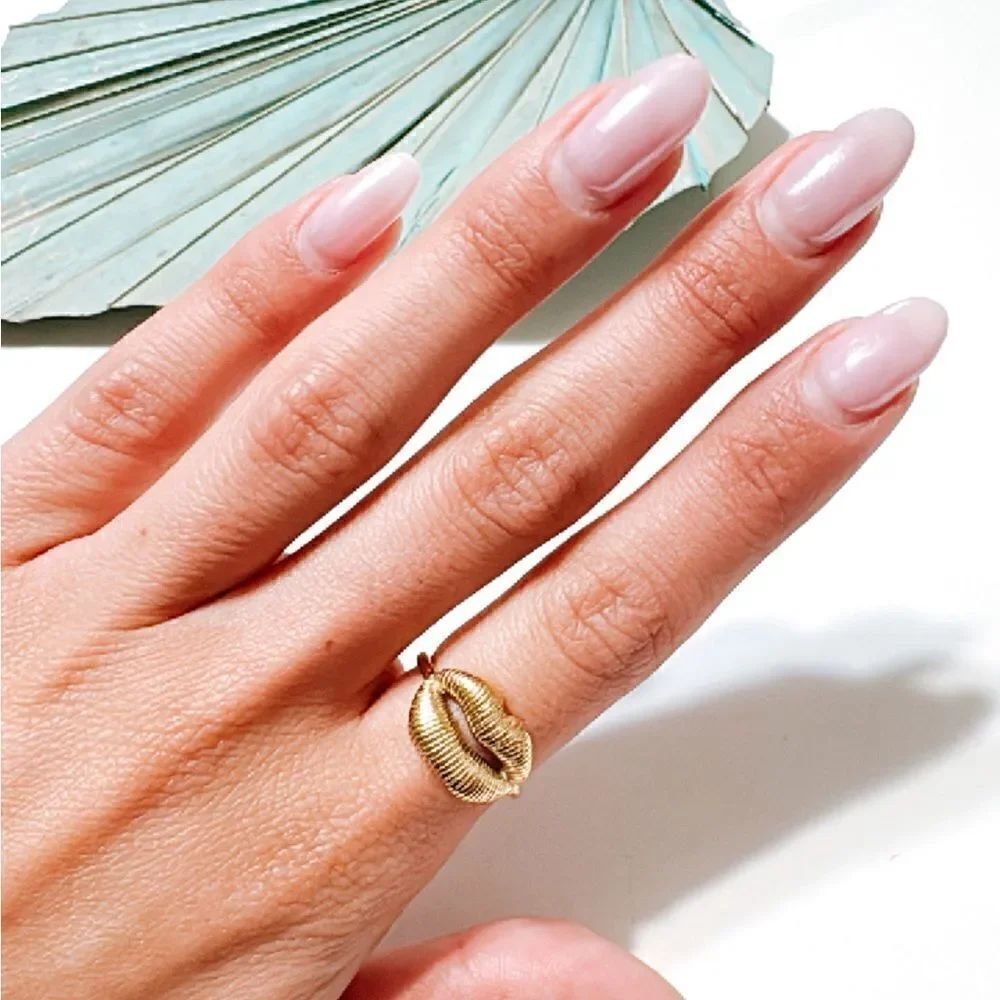 Gold lips ring M366 - Picture 4 of 5